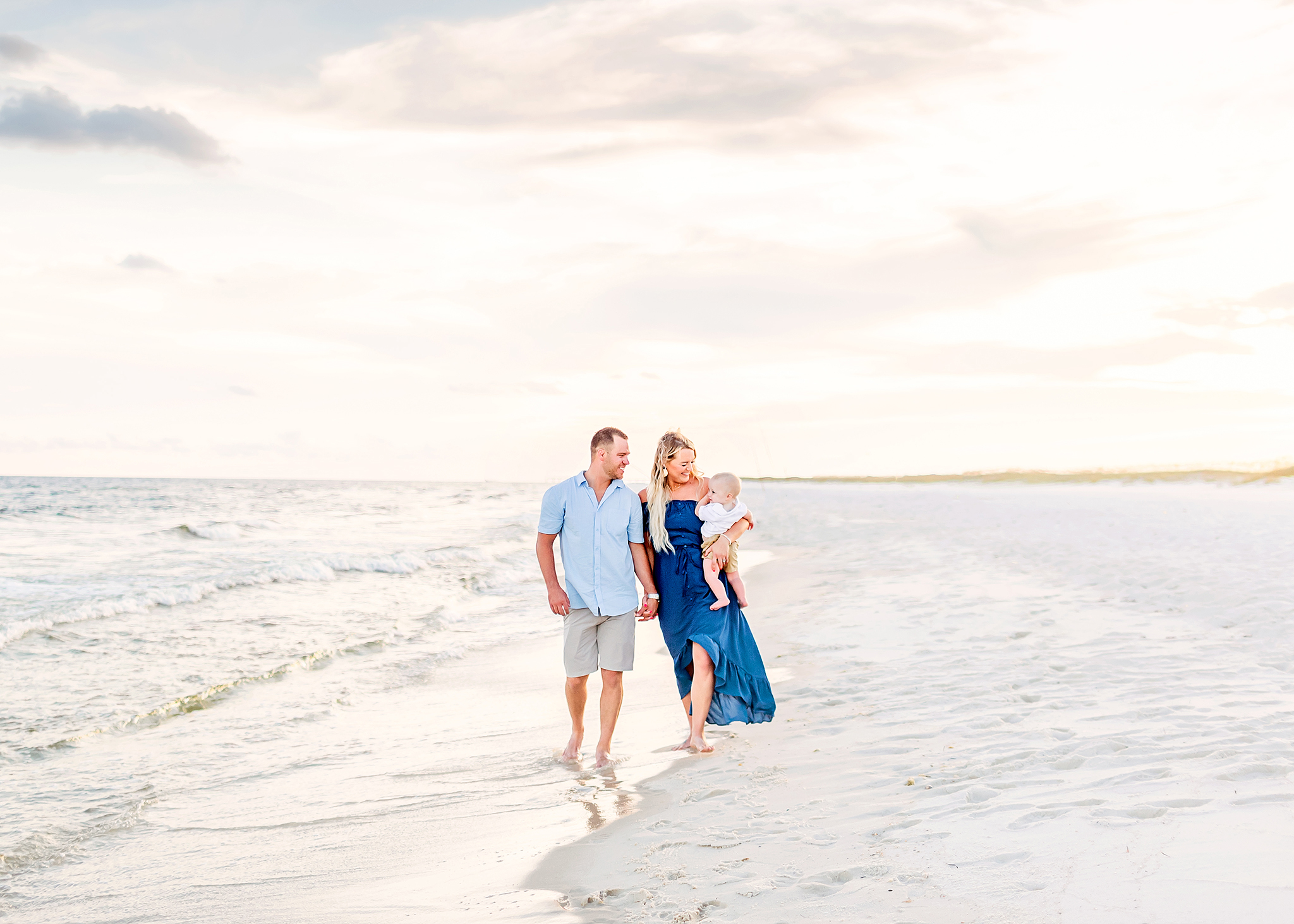 Family stolls the beach for gulf shores photographer