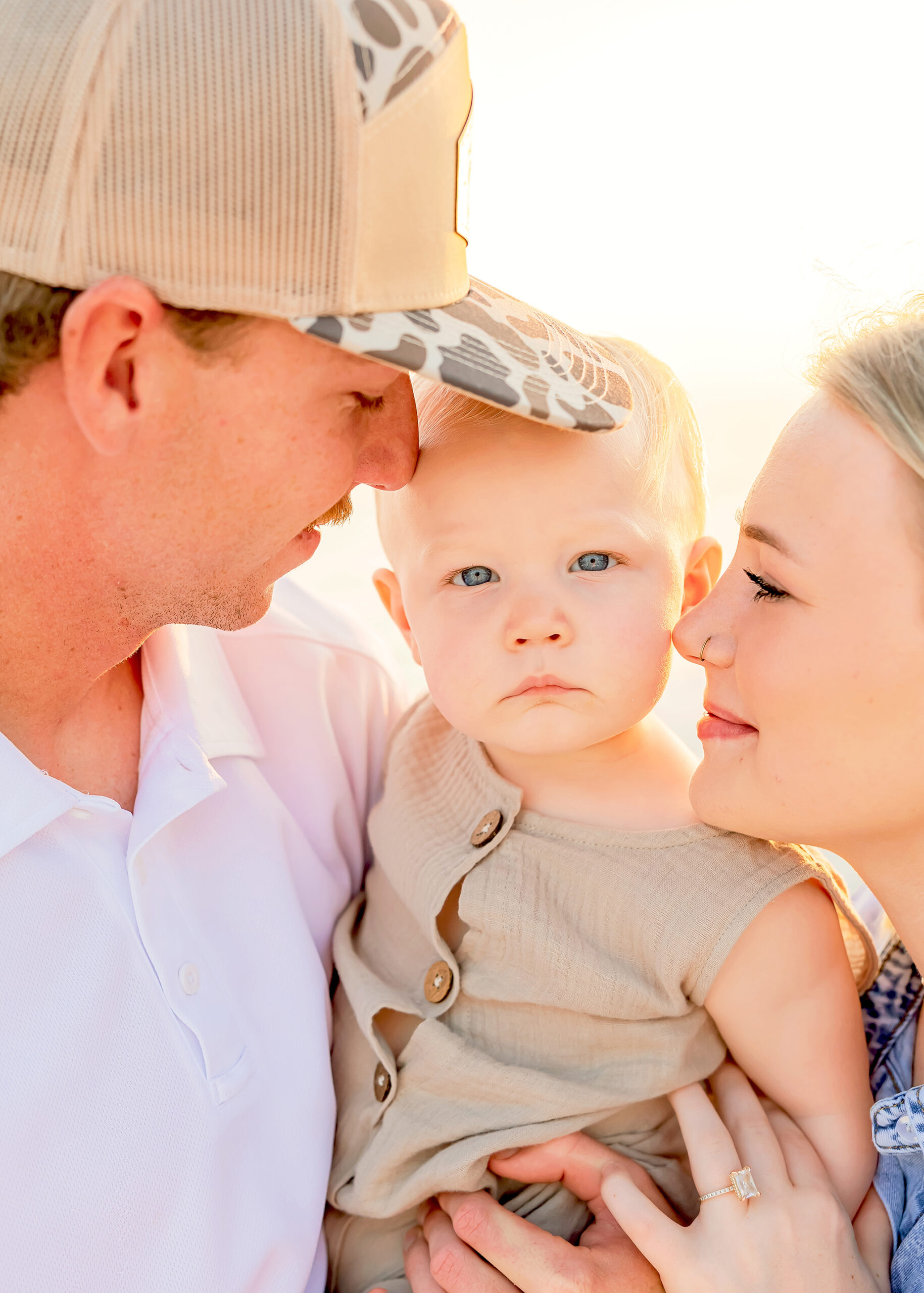 orange beach photographer captures image of parents snuggle their son